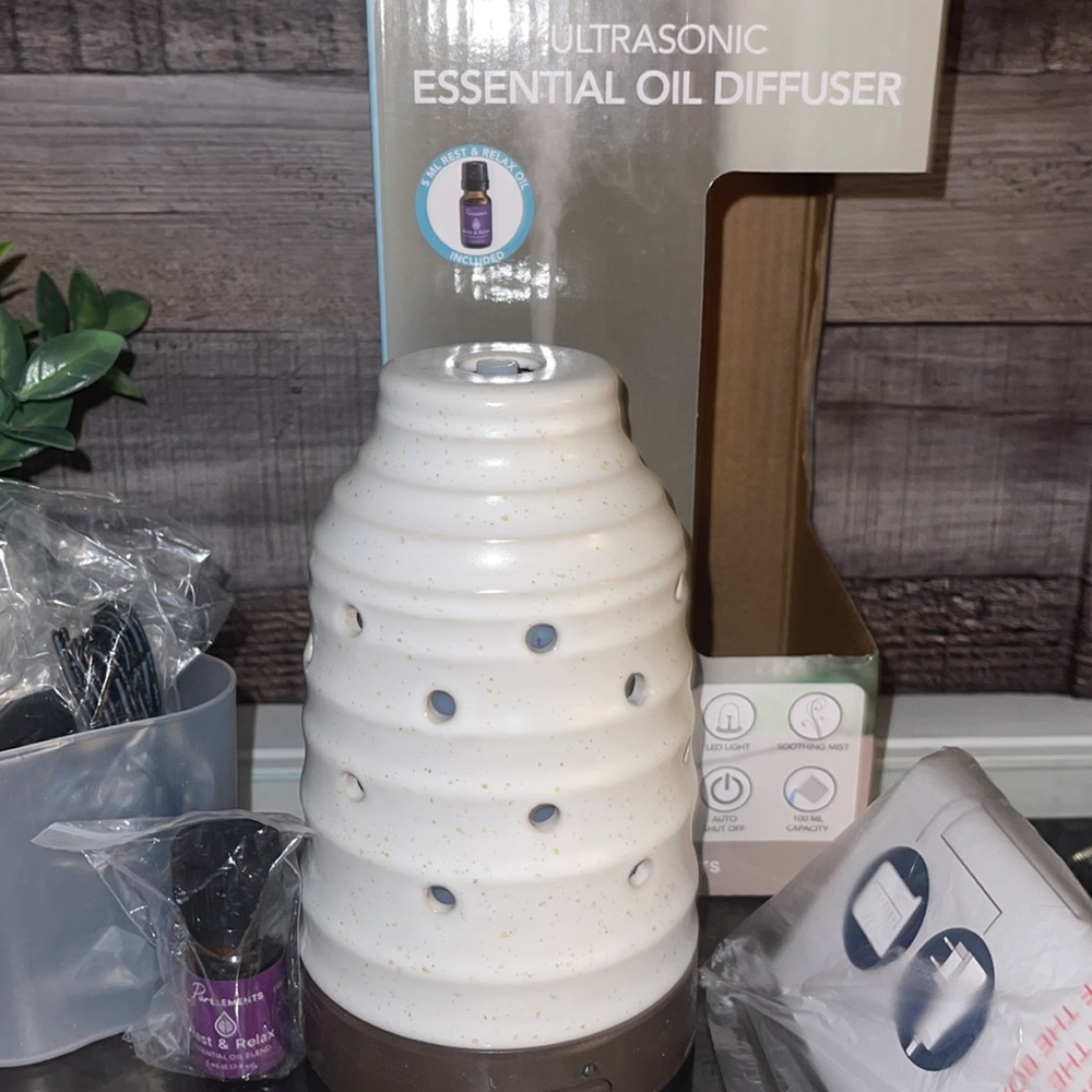❤️NEW!!!❤️ Ultrasonic Essential Oil Diffuser. - Picture 13 of 15